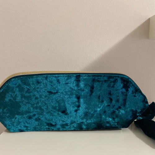 Helena Rubinstein toiletry bag new, velvet turquoise with gold details