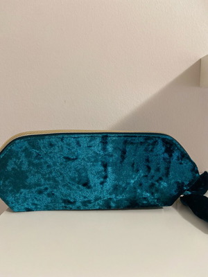 Helena Rubinstein toiletry bag new, velvet turquoise with gold details