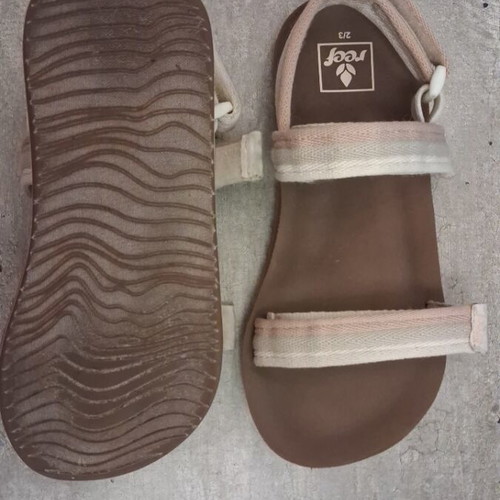 Reef Little Ahi Convertible kids sandals, size 33/34