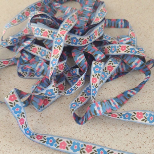 Floral trim new, over 8 meters, 2 cm width