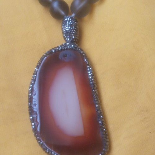Vintage carnelian agate necklace with pendant and frosted beads