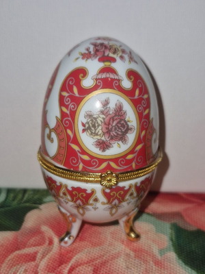 Limoge porcelain decorative egg like new