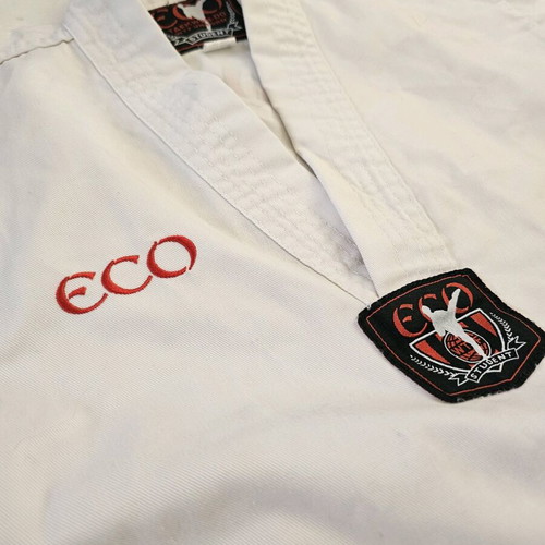 Taekwondo uniform size 106 like new with 2 belts