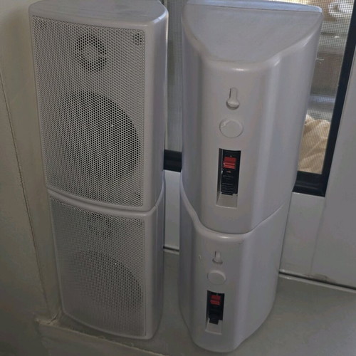 Two-way surround speakers like new, wall-mountable