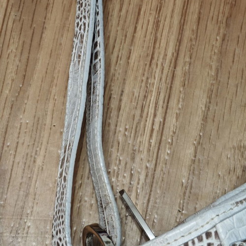 Guy Laroche Shoulder Bag like new, leather, vintage style