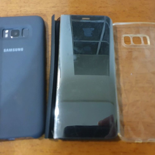 Samsung S8 used with broken screen and glass, includes cases and box