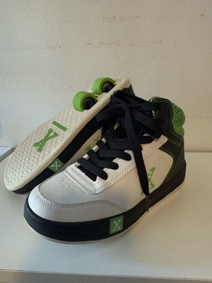 Sidewalk Sports boots with wheels no35 like new