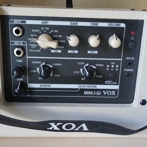 Vox Mini 3 G2 Portable Guitar Amplifier Ivory like new with Wireless Microphone Set