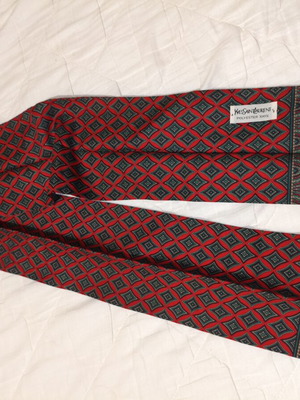 Vintage ανδρικό φουλάρι Yves Saint Laurent με γεωμετρικό μοτίβο και κρόσσια
