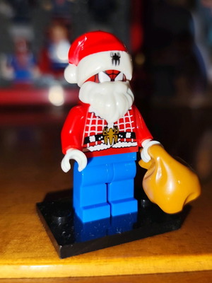 Santa Spider-Man σαν καινούργιο με βάση στήριξης, καφέ σάκο, λευκό μούσι