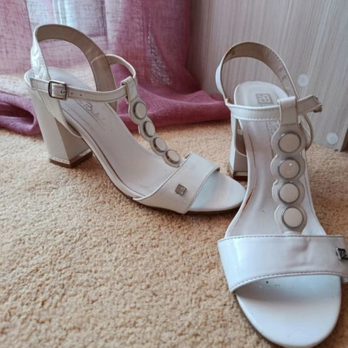 White sandals size 40 like new