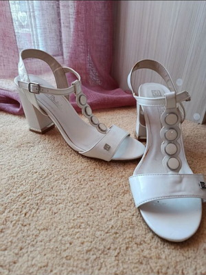White sandals size 40 like new