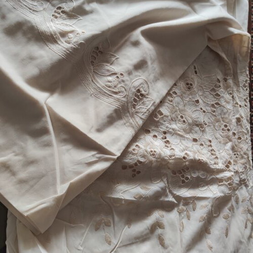 Curtain with embroidery like new, approximately 250cm long