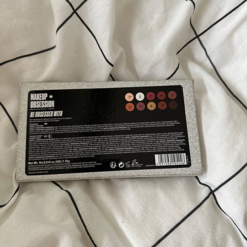 Eyeshadow palette new with earthy tones and mirror