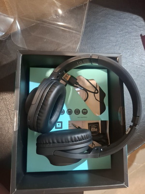 Akai BTH-P23 Bluetooth ακουστικά over ear σαν καινούργιο με micro SD και ραδιόφωνο