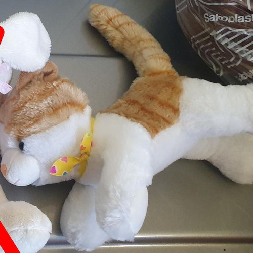 Various plush toys (10). Also sold individually.