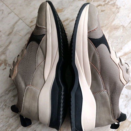 Seven women's sneakers size 39 like new, beige and black