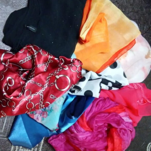 Scarves new, pack of 8 pieces with a burgundy gift
