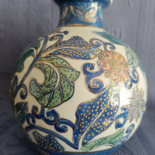 Vintage decorative handpainted vase like new