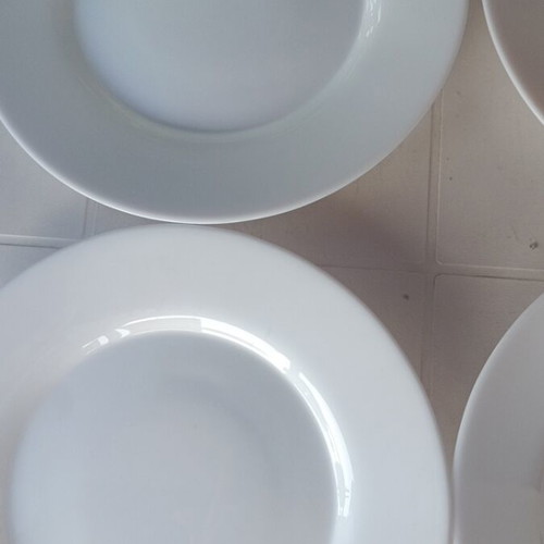 Set of 6 small white porcelain plates like new for food or dessert