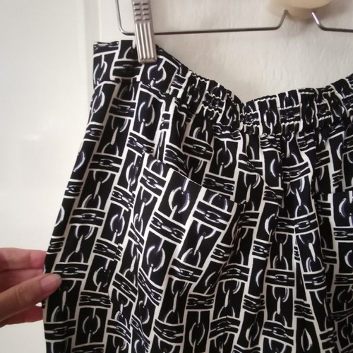 Γυναικείο παντελόνι Zara καινούργιο, μέγεθος XL, μαύρο με σχέδιο