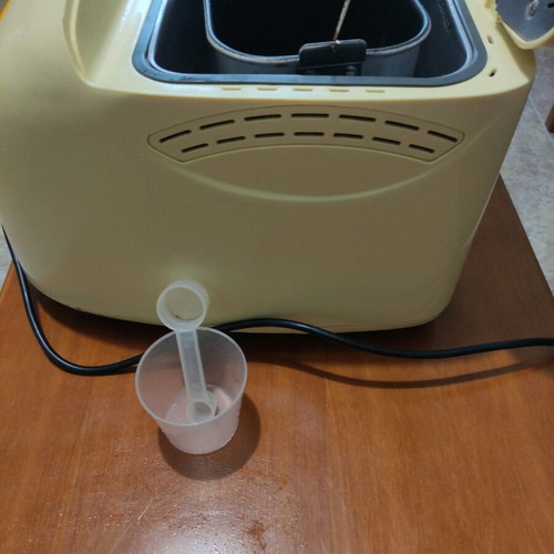 Bread maker used yellow with repaired bowl