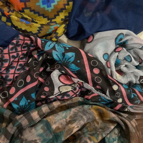 3 women's scarves