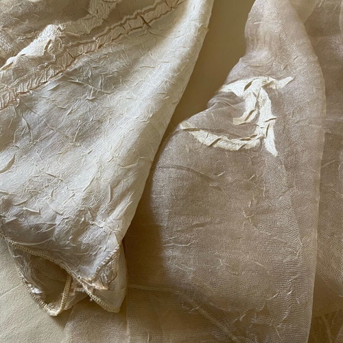 Silk curtain set like new, gold shade