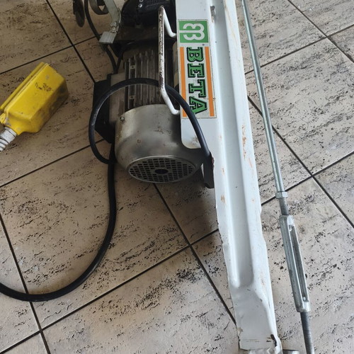 Beta Balcony Hoist like new, 200 kg capacity