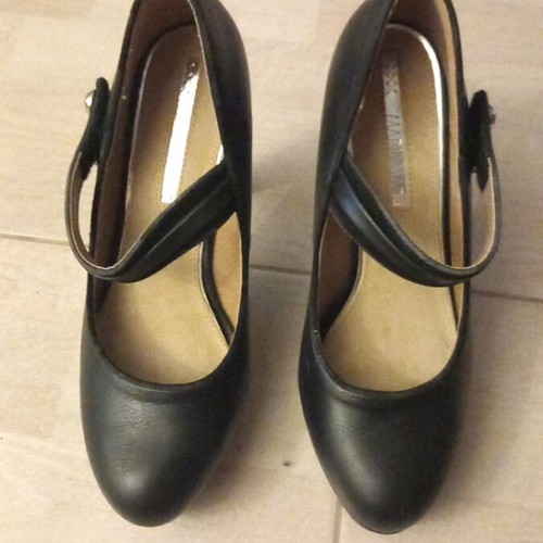 Maria Mare leather pumps with strap size 39 like new black