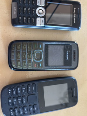 Old mobile phones for spare parts Sony Ericsson Nokia not working