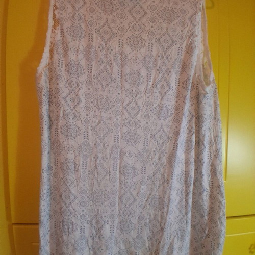 One size sleeveless blouse with lace, like new, white and gray