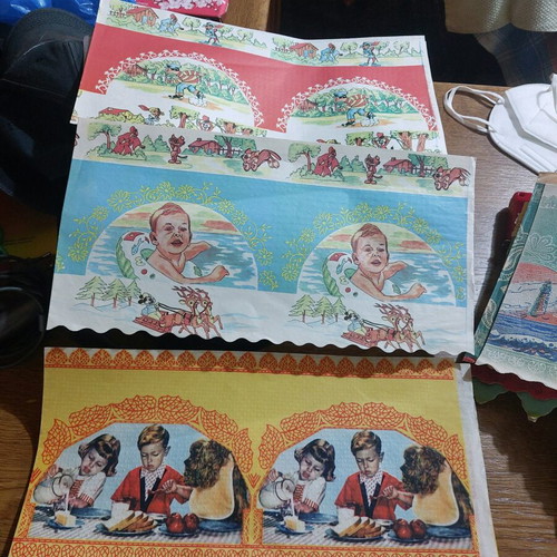 Rare paper dec used like new, pack of 13 pieces