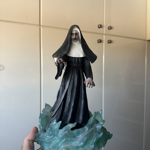 The Nun Diamond Select figure