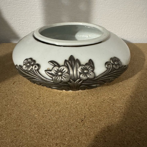Decorative bowl used