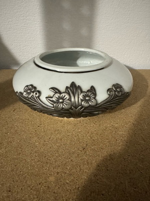 Decorative bowl used