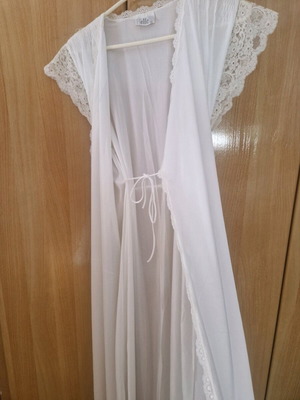 Satin white nightgown like new, ideal for bride preparation