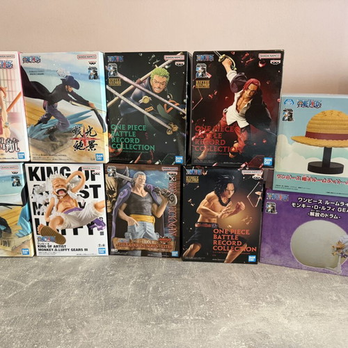 One Piece collectible figures and lights, new sealed