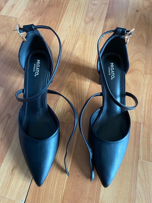 Migato black pointed shoes like new with leather strap, size 38