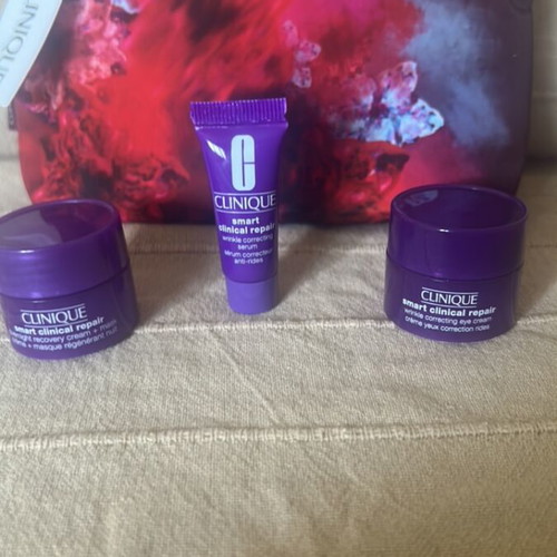 Clinique set with 3 products and neseser, new