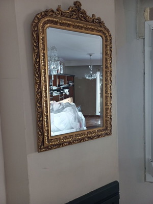 Wood-carved mirror like new, dimensions 95 × 60 cm
