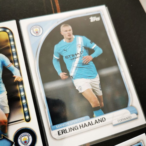 Topps Manchester City 2025/26 Official Collector Tin with 32 Cards