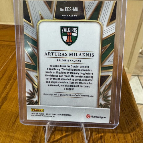 Arturas Milaknis Explosion Signatures basketball card