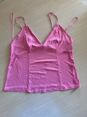 Zara fuchsia cami top XL like new with double straps and V neckline