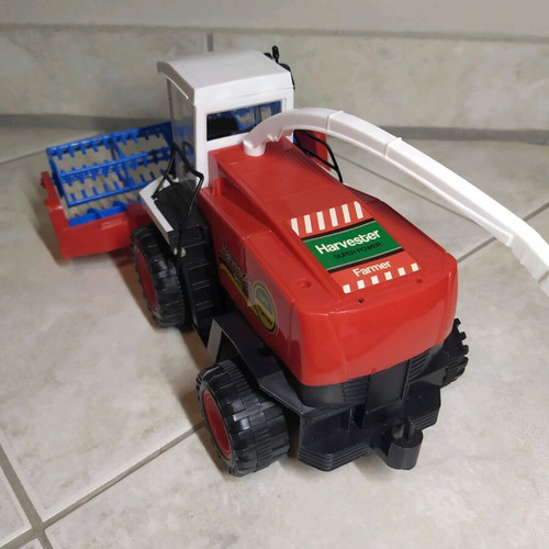 Harvester toy used with trailer