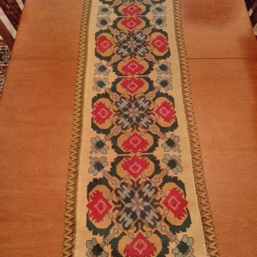 Embroidered counted thread table runner cross stitch new