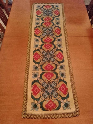 Embroidered counted thread table runner cross stitch new