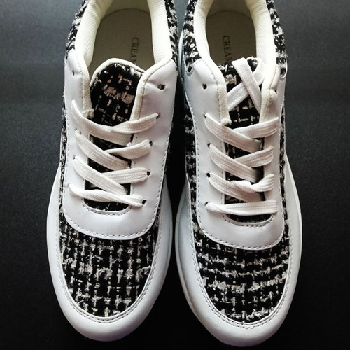 Creamberry’s women's athletic shoes new, white with black details, size 40