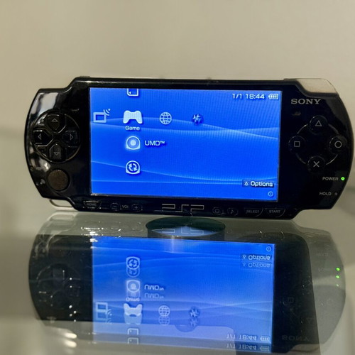 Sony PSP-2000 Slim Piano Black handheld console