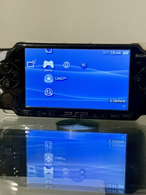 Sony PSP-2000 Slim Piano Black handheld console